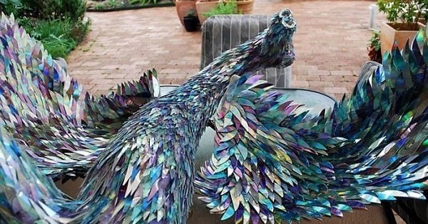 Un artiste réalise des magnifiques sculptures d'animaux à partir de... vieux CD usés ! Le résultat est incroyable