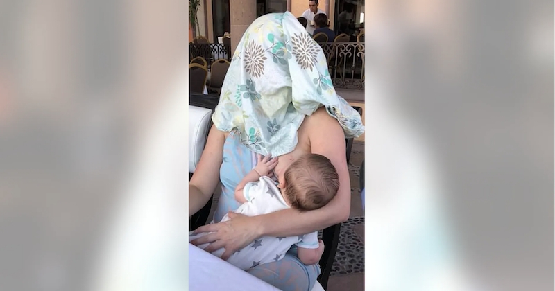 Alors qu'elle allaite son bébé en public, on demande à cette maman de se couvrir et elle trouve la réponse parfaite