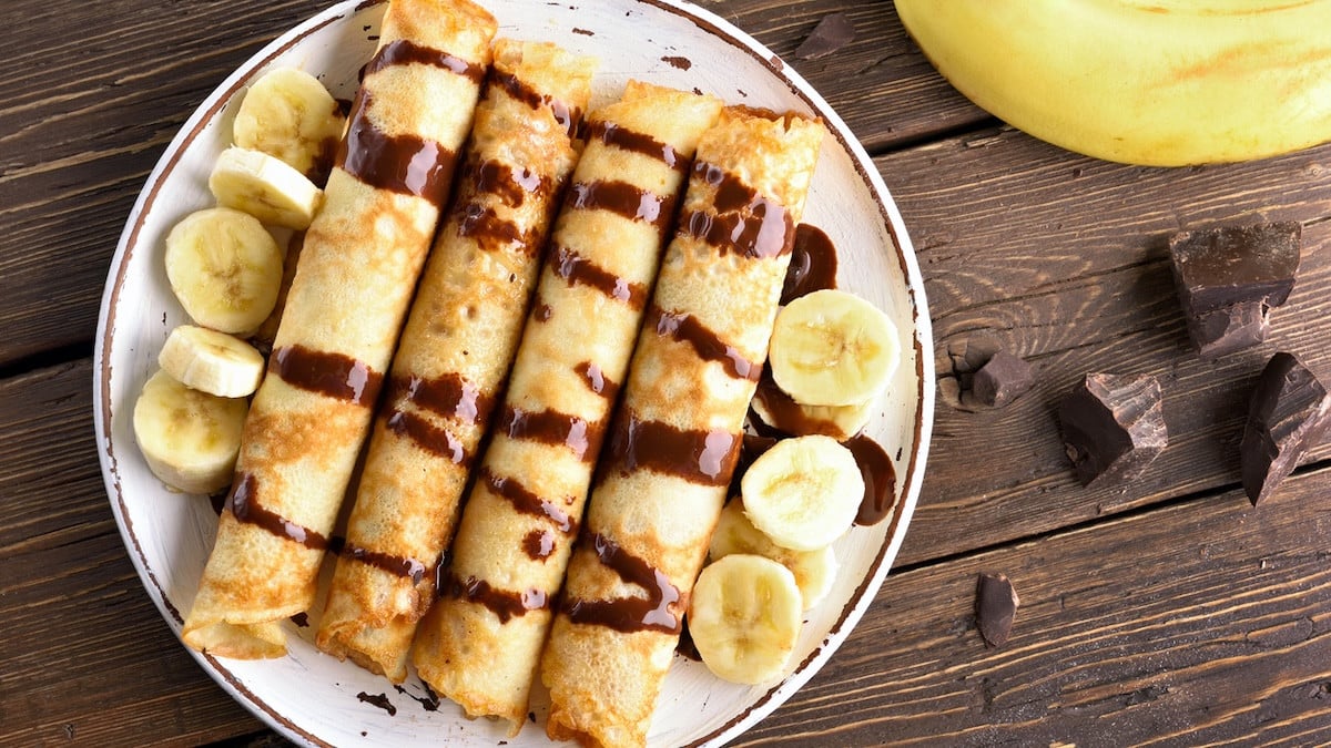 Ces crêpes banane-chocolat sont irrésistibles ! C'est la recette parfaite pour recycler des restes de crêpes