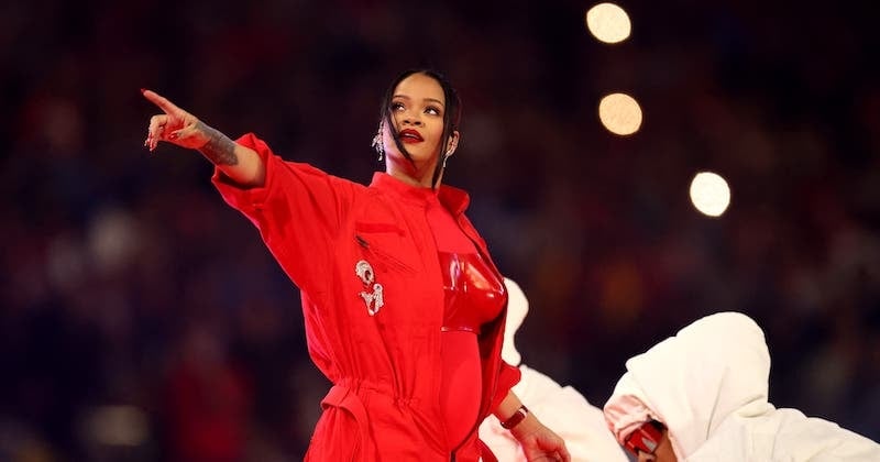 Super Bowl 2023 : Rihanna enceinte enflamme le show de la mi-temps avec une prestation XXL