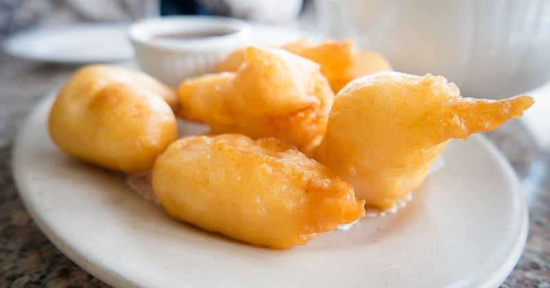 Évadez-vous avec les croquettes de crevettes au manioc à la brésilienne !