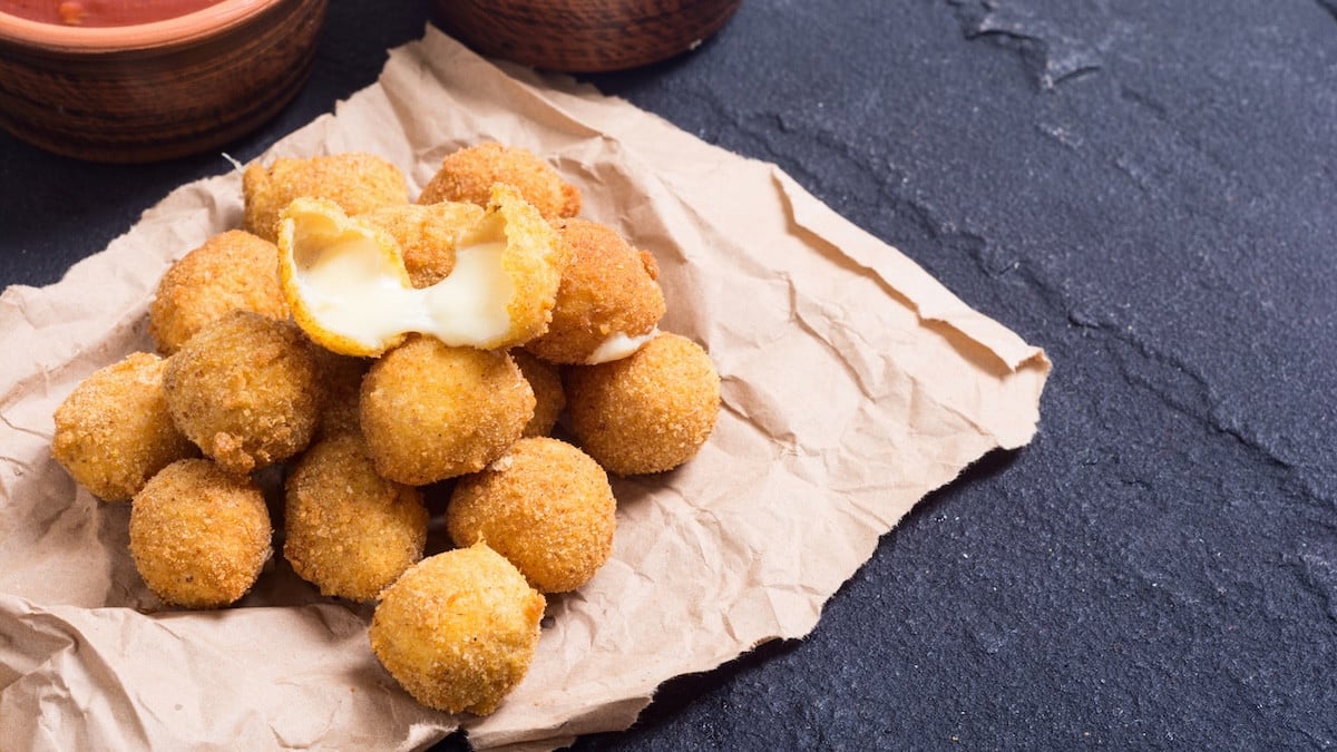 Ces croquettes de pommes de terre au fromage sont ultra-croustillantes, le plat anti-gaspi que tout le monde adore
