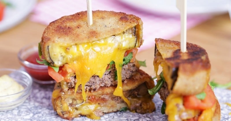 L'Aubergine Burger vous changera du sandwich classique avec son beignet d'aubergine terriblement gourmand !