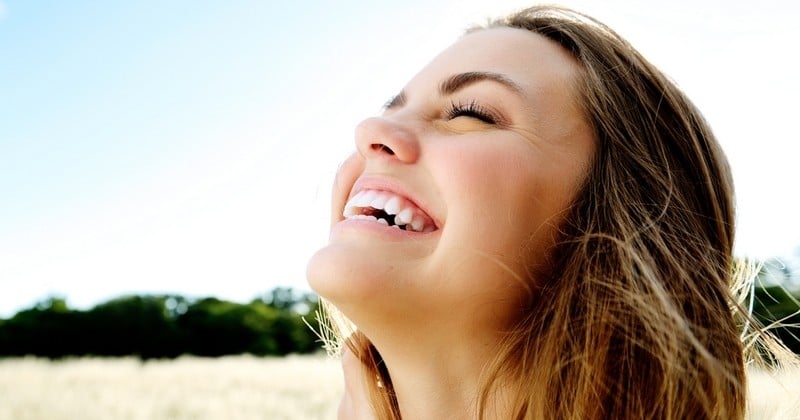 Les 6 bienfaits insoupçonnés du sourire sur votre bien-être