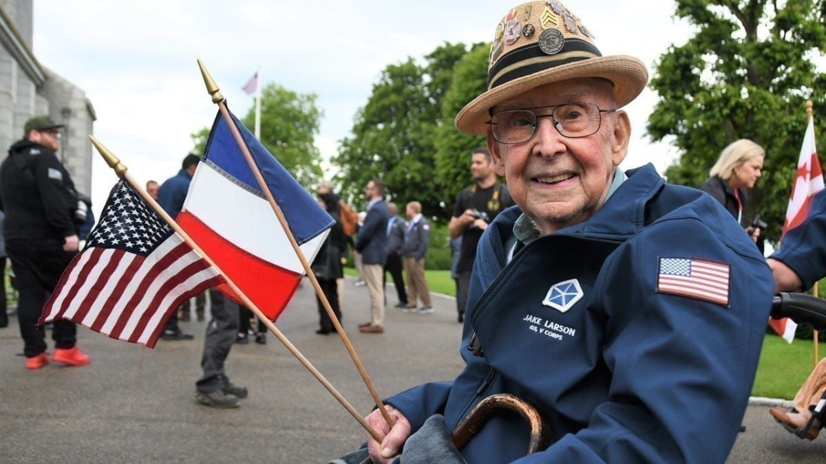 «Papa Jake», vétéran du débarquement de Normandie et star des réseaux sociaux, est décédé à l'âge de 102 ans 
