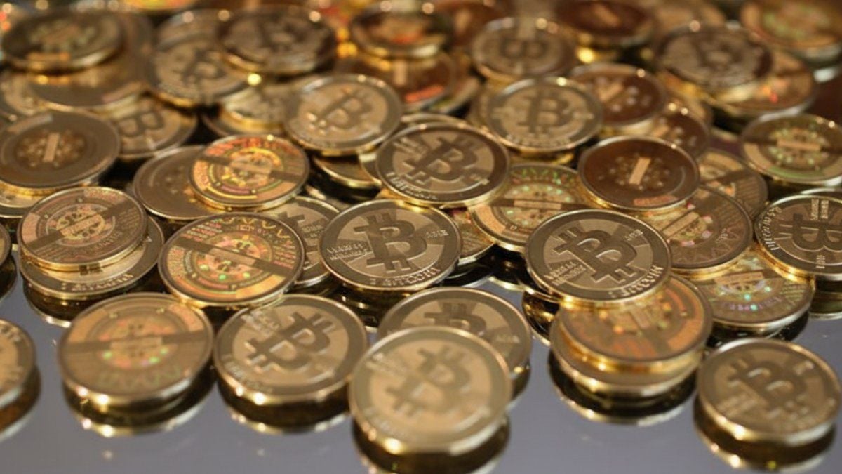 Il perd 53 millions d'euros en bitcoin après avoir dissimulé ses codes dans... un étui de canne à pêche