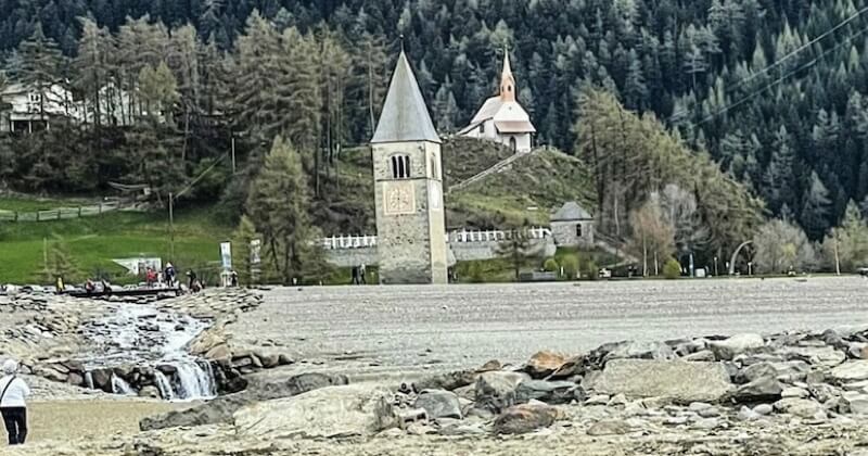 Sous l'eau pendant 71 ans, un village italien refait surface !