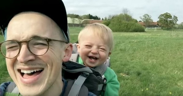 Ces 10 bébés qui ont un fou rire sont exactement ce dont vous avez besoin maintenant !