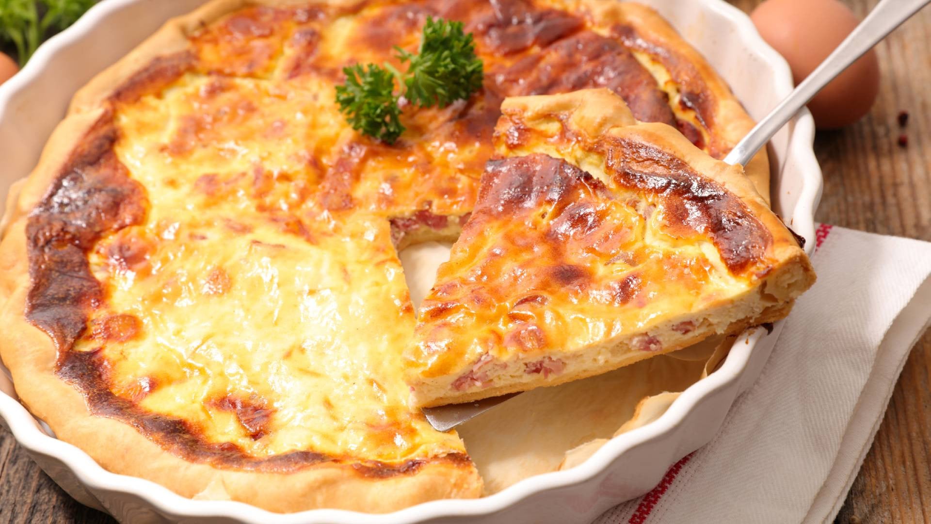 Quiche lorraine : l'erreur que tout le monde fait et qui ruine la recette traditionnelle