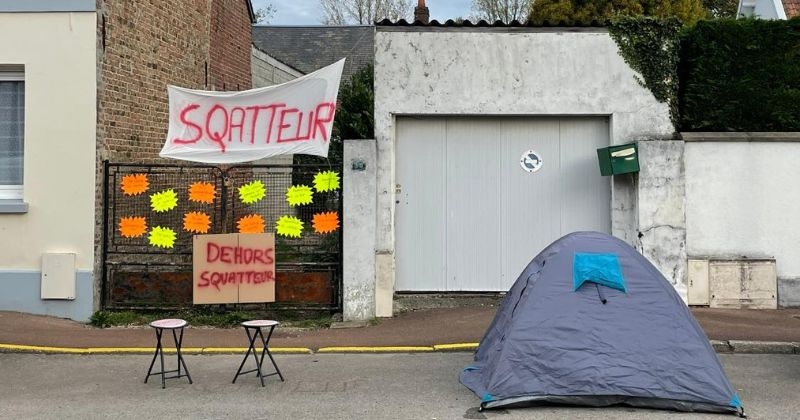 « Je peux passer l'hiver dans la rue » : à 24 ans, elle hérite d'une maison mais ne peut y habiter à cause d'un squatteur