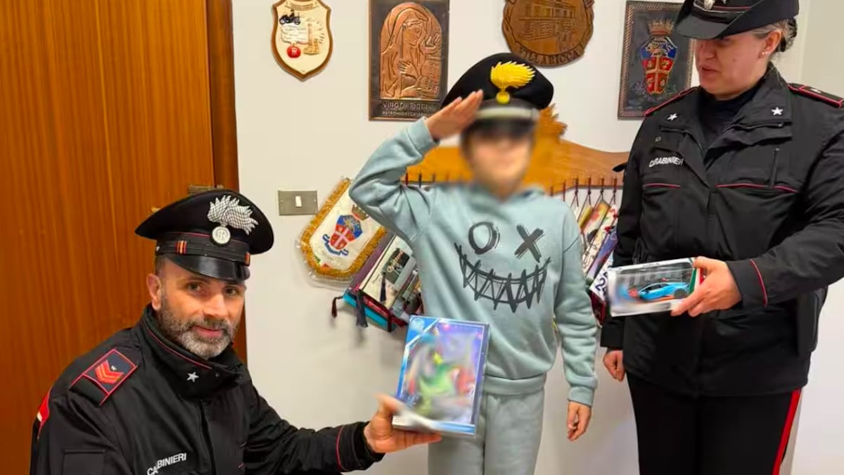 Alessio a trouv&eacute; un cadeau de No&euml;l pour sa petite soeur