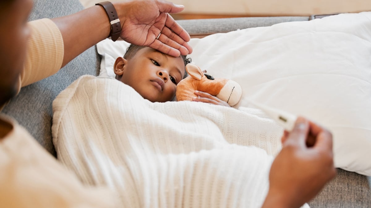 Si votre enfant est malade, ce simple document pourrait bientôt suffire pour prendre un congé
