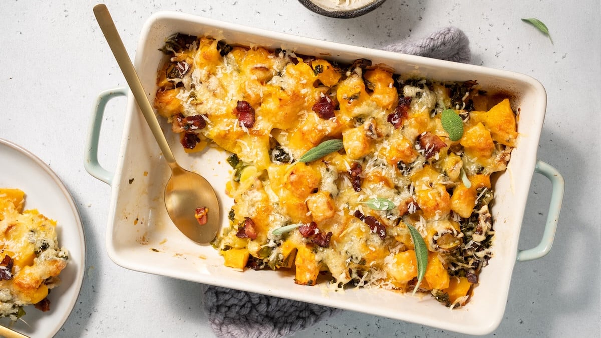 L'hiver n'a jamais été aussi gourmand avec ce gratin familial super simple à préparer au poulet rôti et aux légumes