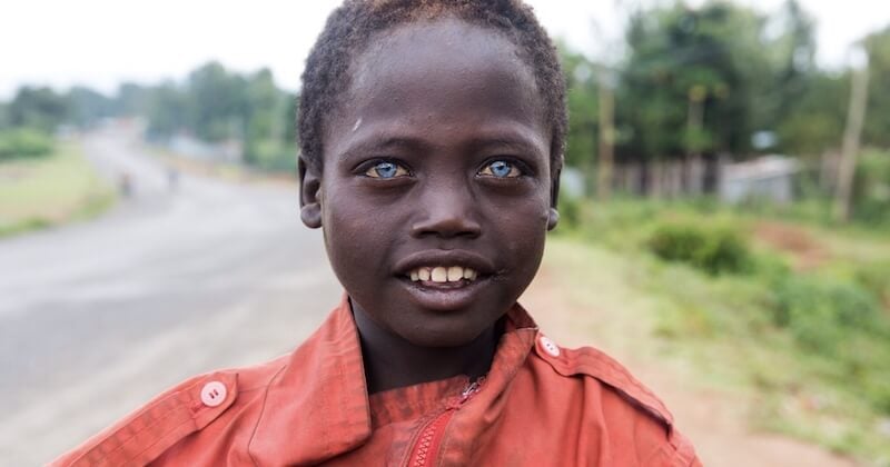 Ce garçon éthiopien possède l'un des plus beaux regards du monde, et cela lui a causé beaucoup d'ennuis