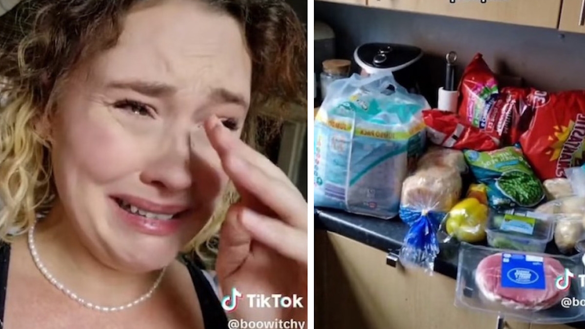 Une maman fond en larmes lorsqu'une inconnue paie ses courses au supermarché