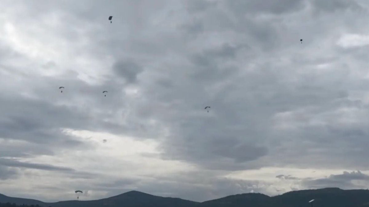 Un parachutiste meurt après avoir percuté un autre sauteur en plein vol