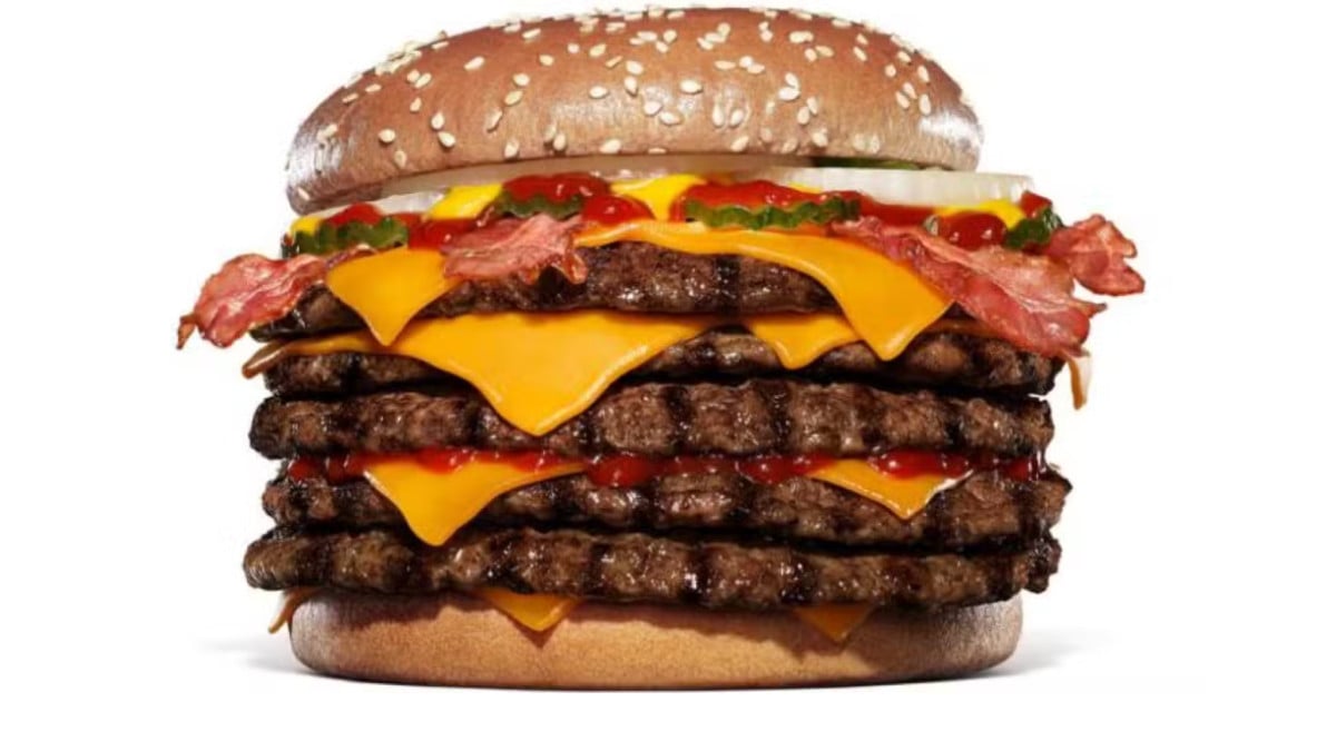 Burger King dévoile un burger XXL avec 5 steaks et 8 tranches de cheddar pour 1856 calories