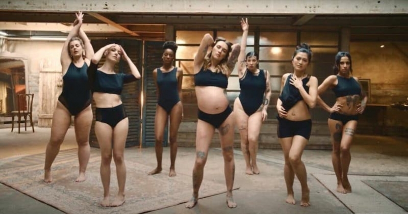 « Nous sommes singulières au pluriel » : une marque de lingerie rend hommage à toutes les femmes dans un clip 