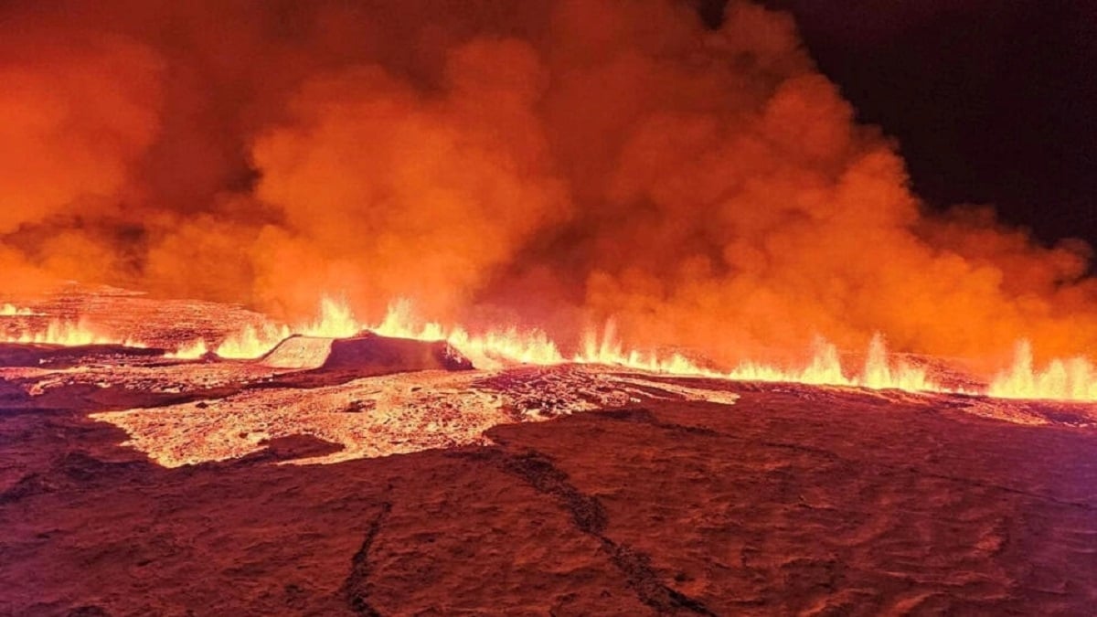 Un volcan islandais entre en éruption, la vidéo impressionnante des jets de magma fait le tour du monde