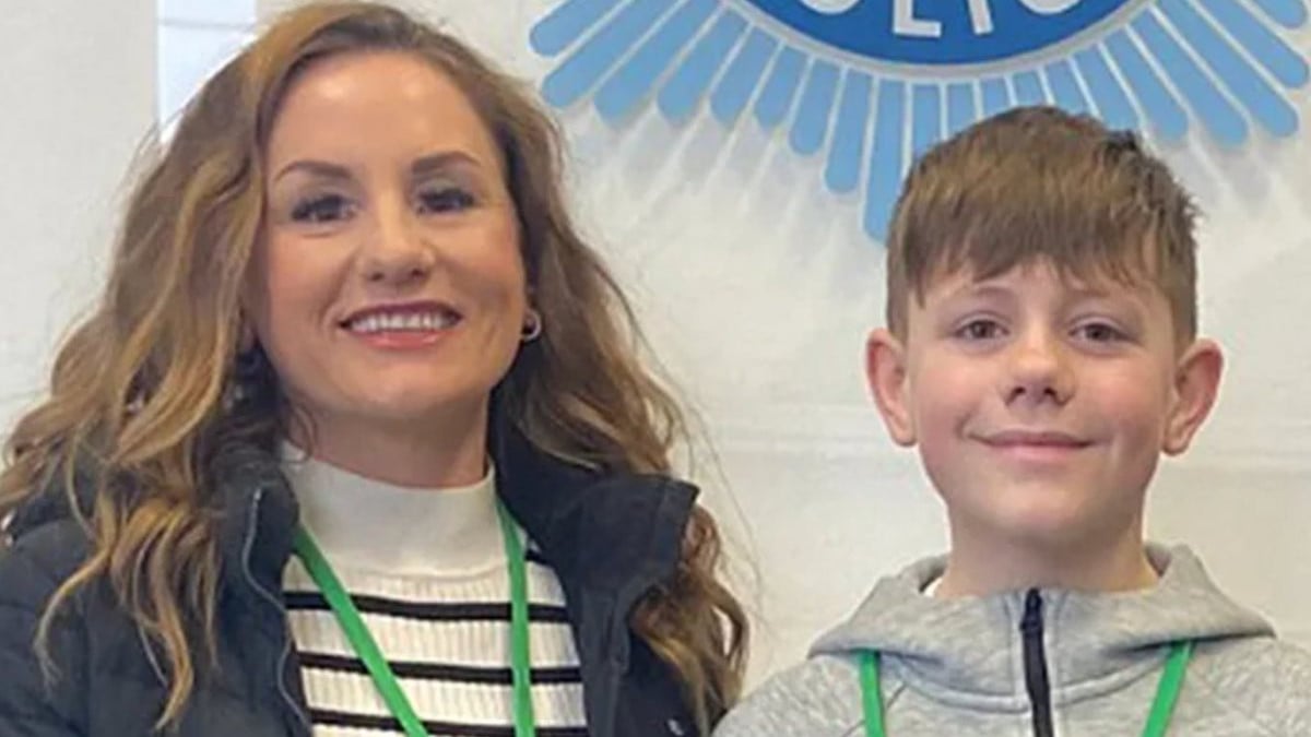 À 12 ans, il sauve la vie de sa mère victime d'un malaise au volant grâce à son réflexe exemplaire