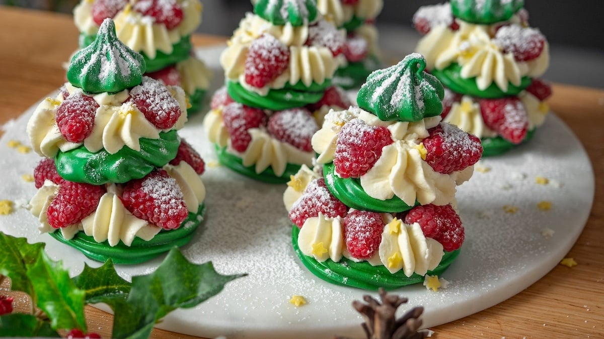 Sublimez vos tables de fêtes avec ces petites meringues façon sapin de Noël, elles sont à croquer !