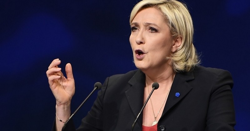 Marine Le Pen mise en examen pour avoir diffusé des images d'une violence inouïe de Daesh sur Twitter 