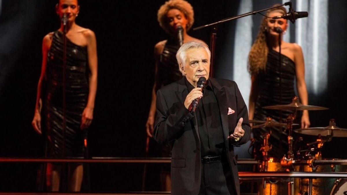 Michel Sardou fait une mauvaise blague sur le consentement en plein concert, des spectatrices quittent la salle choquées