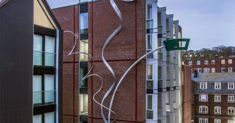 À Brighton, un artiste a créé un escalier de secours absolument incroyable