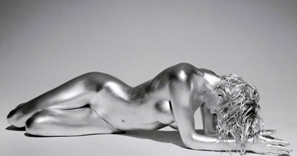 Un artiste dévoile la nudité féminine dans une série de photographies époustouflantes !