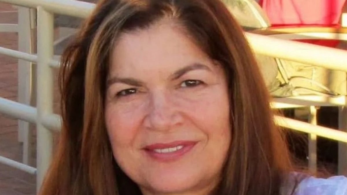 30 ans après l'assassinat de sa mère, elle pardonne au meurtrier, le fait sortir de prison et lui donne un emploi... il la remercie en la tuant