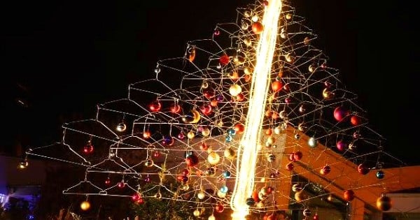 20 sapins de Noël vraiment pas comme les autres ! Quelle créativité, c'est impressionnant...