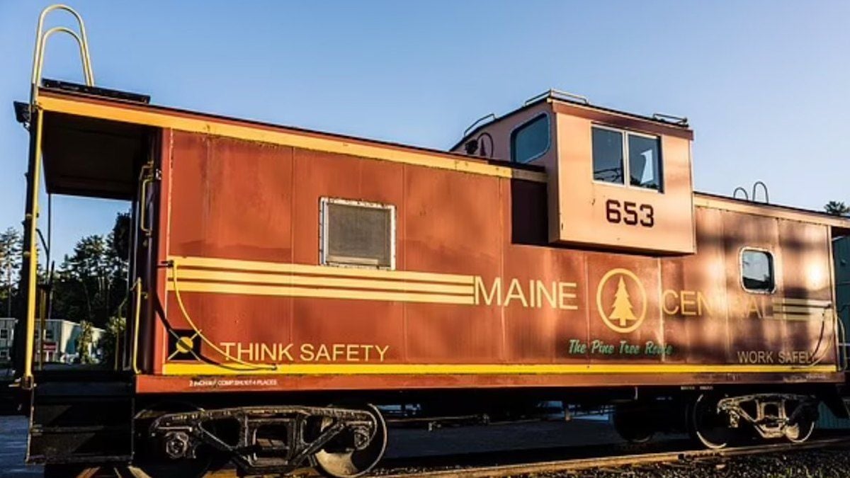 Ils transforment un vieux wagon de train en une magnifique petite maison, l'intérieur est adorable