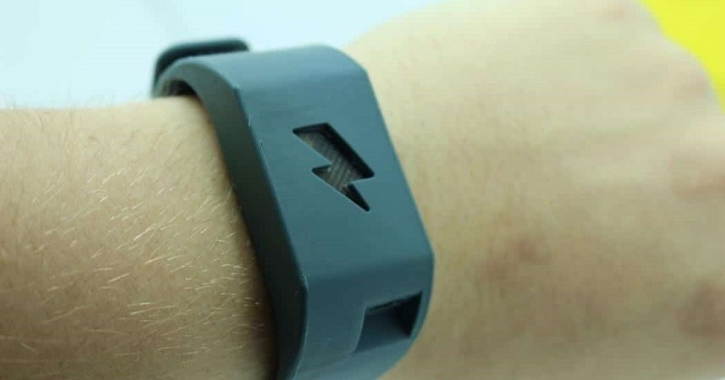 Vous souffrez de fièvre acheteuse ? Voici Pavlok, le bracelet qui envoie une décharge quand vous dépensez trop d'argent