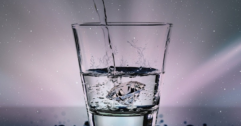 Pourquoi faut-il boire un verre d'eau tous les matins en sortant du lit ?