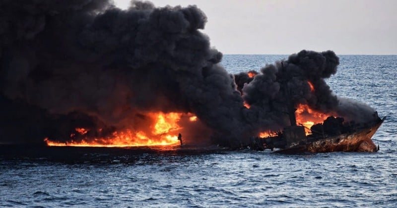 Une gigantesque marée noire « de la taille de Paris » en mer de Chine orientale suite au naufrage d'un pétrolier iranien 