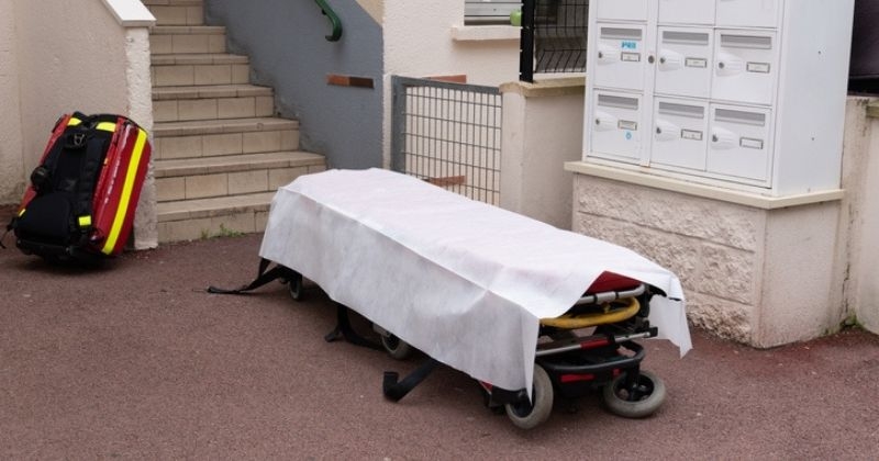 Un éboueur, déclaré mort après un malaise cardiaque, ressuscite dans son sac mortuaire