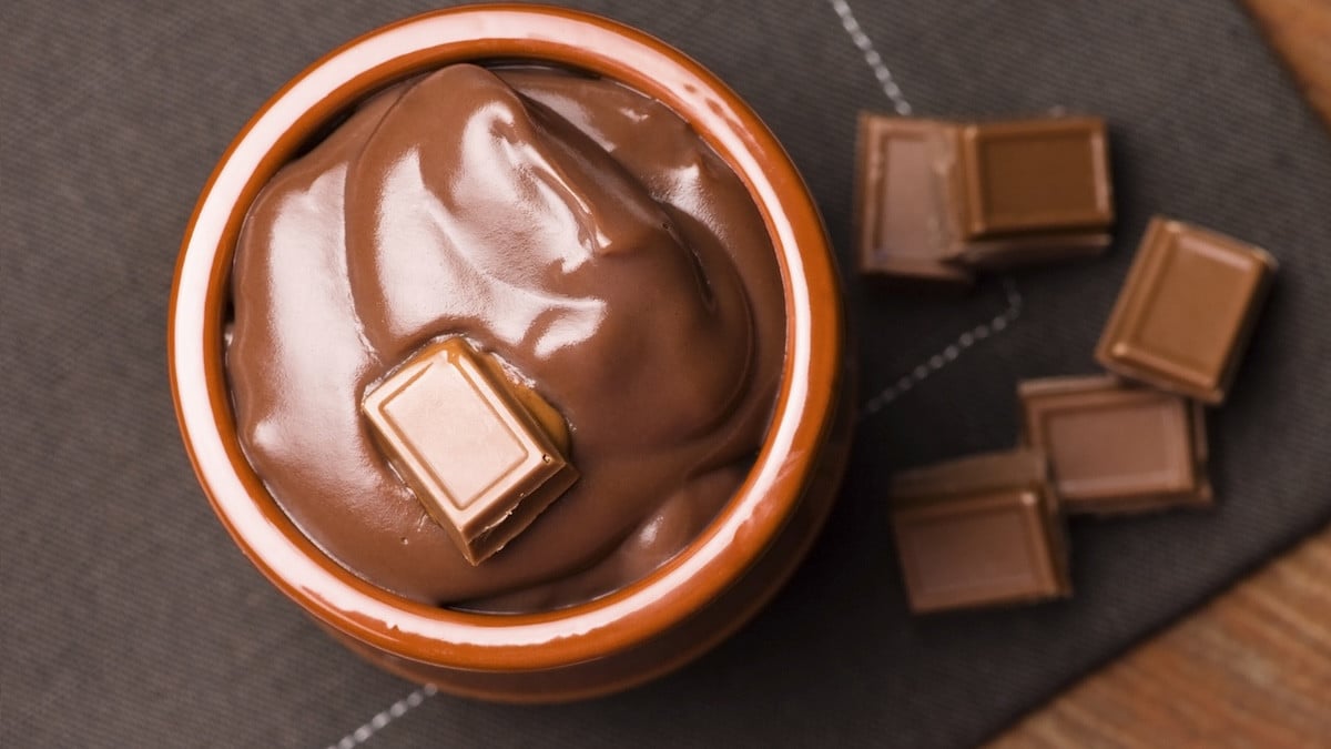 3 ingrédients seulement pour préparer la MEILLEURE crème dessert chocolat maison !