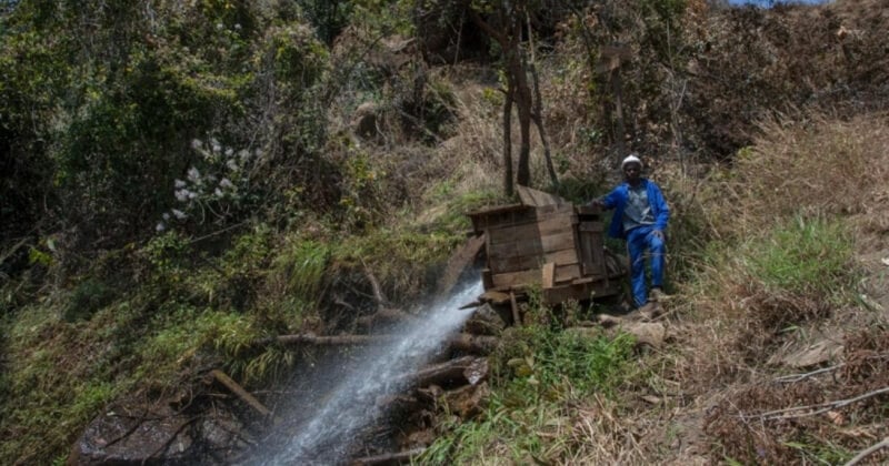 Malawi : avec un vélo et un vieux frigo, il parvient à apporter l'électricité dans son village pour la première fois