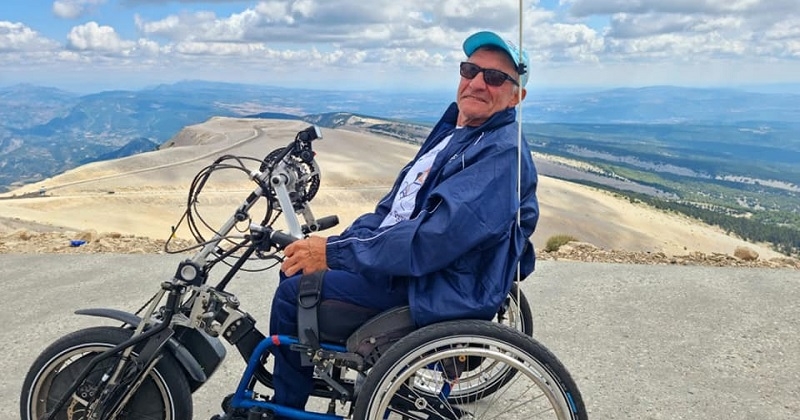 Paraplégique, Robert Marchant a gravi le Mont Ventoux par la force des bras