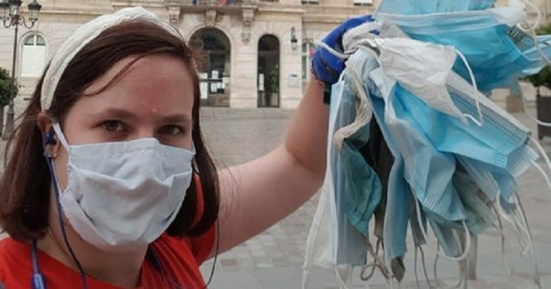 Pour rentrer du travail, une femme marche 7 km et en profite pour ramasser les masques jetés par terre