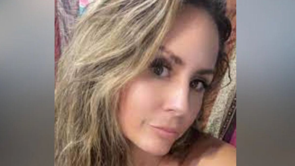 Une mère de 43 tombe enceinte du petit ami de sa fille de 14 ans après l'avoir rencontré au bal du lycée