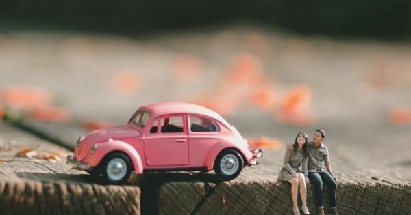 Ce photographe de mariage fait des clichés de couples en version miniature avec une créativité impressionnante !