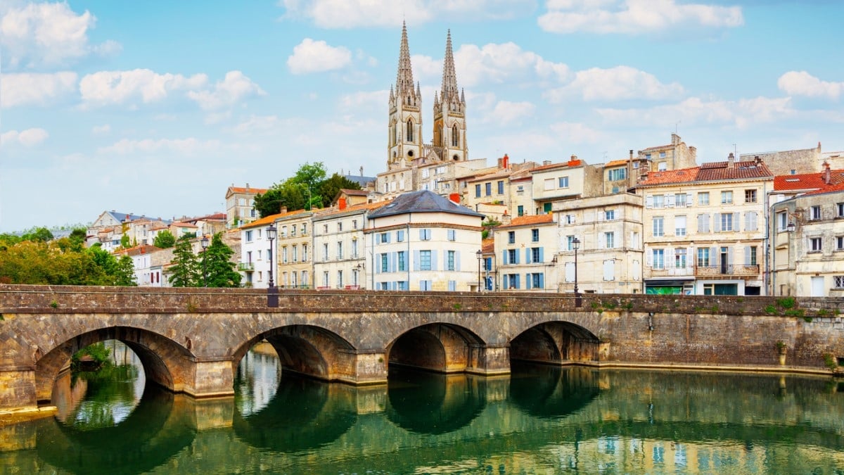 Cette célèbre ville est la moins chère de France et elle se trouve à seulement 1 heure de la mer 