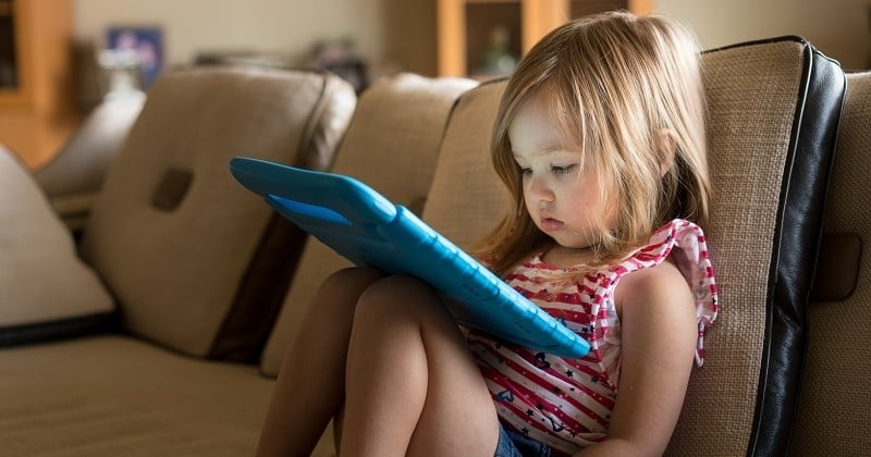 « Pas d'écran du tout avant trois ans »  : l'appel d'un neuropsychiatre pour protéger les enfants 