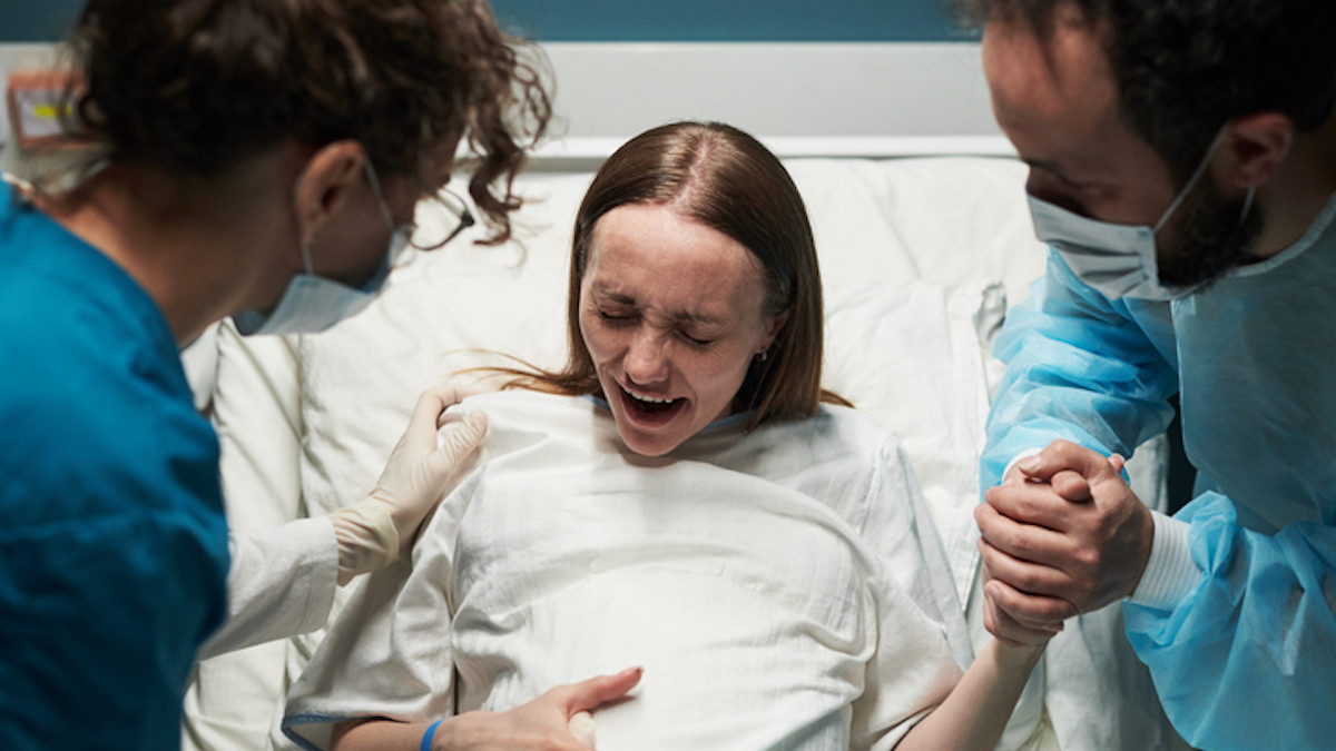 Une femme qui accouche