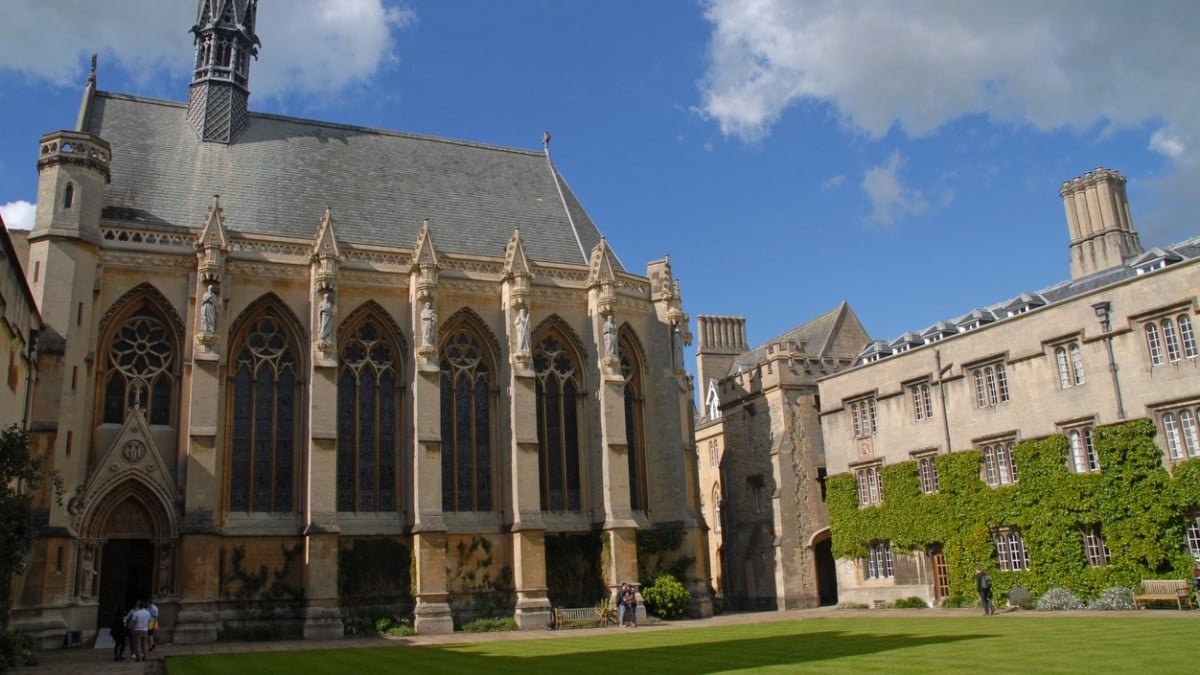 Dans cette université, vous pouvez étudier l'histoire de la magie, les dragons et les sorcières