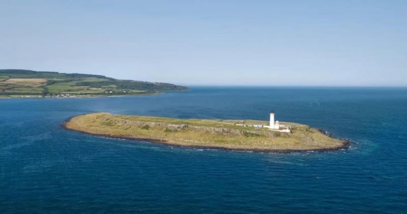 Cette île en Ecosse avec maison privée est à vendre pour un prix dérisoire !