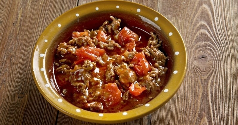 Grand classique de la cuisine basque, découvrez l'Axoa de veau relevé au piment d'Espelette !