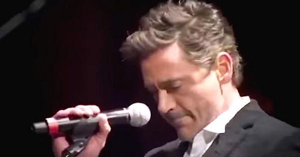 Personne ne s'attend à ce que Robert Downey Jr va faire ce jour-là. Dans le public, c'est le choc !