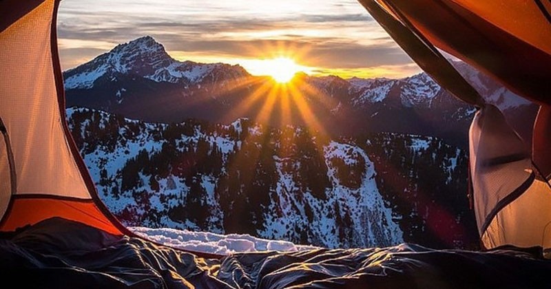 Ces paysages sublimes vus d'une tente devraient vous réconcilier avec le camping !